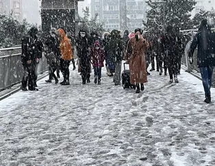 İstanbul kar altında: "İzlanda etkisi" altındaki kent beyaza büründü! Meteoroloji'den o iller için yoğun kar, kuvvetli rüzgar ve çığ uyarısı