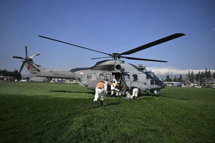 1707215831596.jpeg CHP'li Özgür Özel Hatay'da Başkan Erdoğan ve TSK'ya iftira attı! Takvim "Ordu yoktu darbe paranoyası vardı" yalanını madde madde çökertti-7