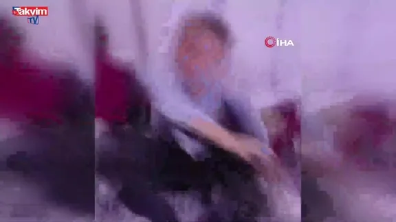 Çocuklarına kemerle işkence yapıp, cep telefonuyla kayıt altına aldı: İşte o görüntüler!