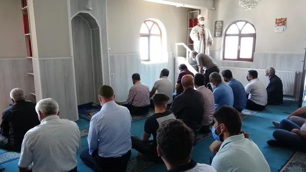 turkiyenin-en-ilginc-camilerinden-babasinin-vasiyeti-uzerine-binadaki-iki-dukkani-camiye-cevirdi-1630676356093.jpg Türkiye'nin en ilginç camilerinden! Babasının vasiyeti üzerine binadaki iki dükkanı camiye çevirdi-5