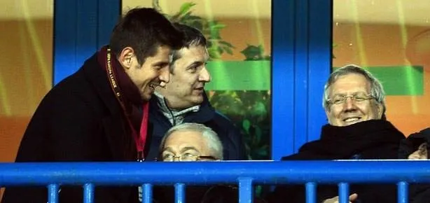Emre ve Yıldırım tribünde