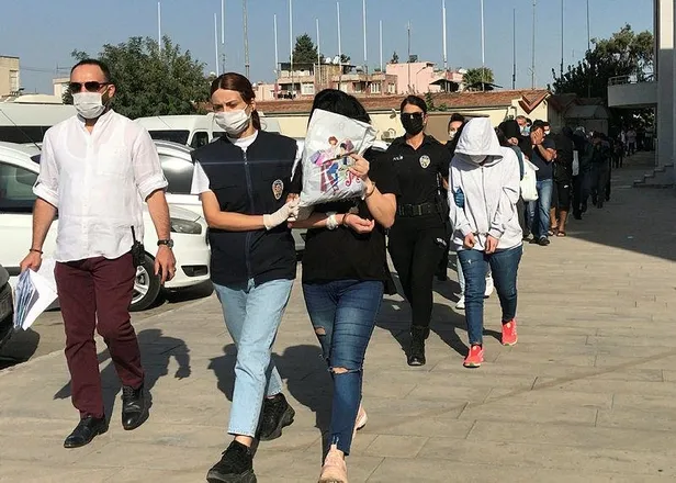Son dakika: Kendisini diş hekimi olarak tanıtan su tesisatçısı swinger partisine katılan çiftleri dolandırdı-4