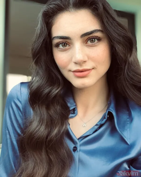 Kuruluş Osman’ın Bala Hatun’u Özge Törer kırmızılar içinde poz verdi! Güzelliği ile kendine hayran bıraktı - 15