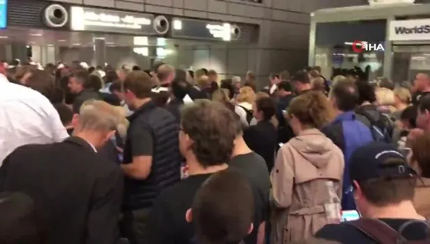 Hamburg Havalimanı'nda güvenlik alarmı! O anlar kamerada