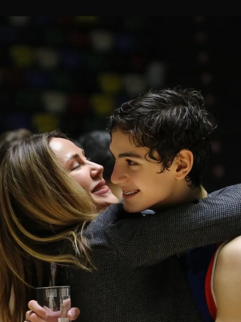 demet-senerden-oglu-omer-kutluayin-dogum-gunune-ozel-paylasim-1774593722182.jpg Zaman makinesine bindi! Demet Şener arşiv karıştırdı: Bebeklikten dev adamlığa...-5