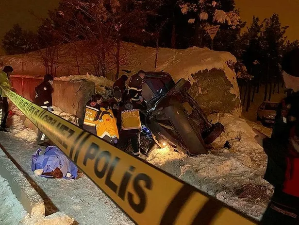 burdurda-iistinat-duvarina-carparak-hurdaya-donen-otomobilde-4-genc-hayatini-kaybetti-1646446327916.jpeg Burdur'da istinat duvarına çarparak hurdaya dönen otomobilde 4 genç hayatını kaybetti-4