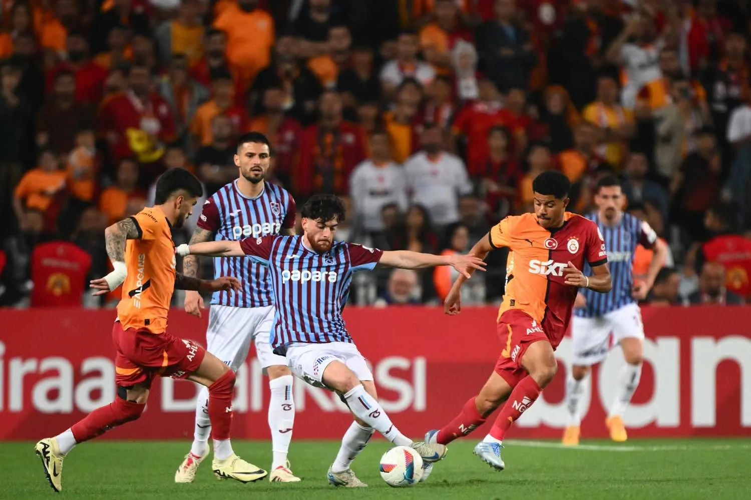 Galatasaray'da transferin tarihi belli oldu! Yıldız isim imza atıyor - 15