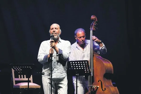 Burçin Terzioğlu, önceki gün Arnavutköy'de görüntülendi-10