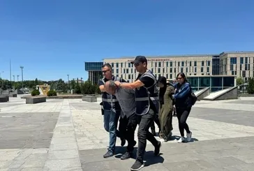 Atatürk Anıtı’na baltalı saldırı