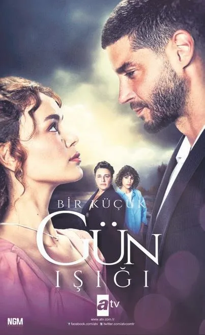 semiramis-pekkan-kopegi-icin-kesenin-agzini-acti-tinaya-13-bin-tllik-kolye-takti-saklambac-haberleri-1661893834311.jpeg Semiramis Pekkan köpeği için kesenin ağzını açtı! Tina'ya 13 bin TL'lik kolye taktı |Saklambaç haberleri-8