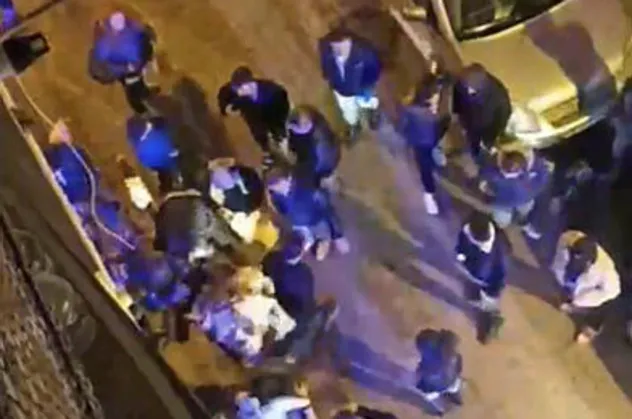 Zeytinburnu'nda 4. kattan düşüp yaralandı
