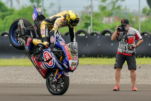 son-dakika-toprak-razgatlioglu-dunya-superbike-sampiyonasinda-2021-yili-dunya-sampiyonu-oldu-1637474325082.jpg SON DAKİKA! Toprak Razgatlıoğlu Dünya Superbike Şampiyonası'nda 2021 yılı dünya şampiyonu oldu-6