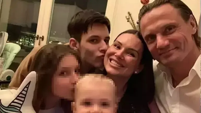 bodrumda-esini-ve-kizini-olduren-parali-asker-turkiyeye-iade-edildi-9u-kirmizi-bultenli-15-suc-makinesi-yakala-1770537702781.jpeg Bodrum'da eşini ve kızını öldüren paralı asker Türkiye'ye iade edildi! 9'u kırmızı bültenli 15 suç makinesi yakalandı-1