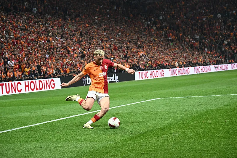 Son dakika transfer haberi! Galatasaray Fenerbahçe'nin eski yıldızının peşinde! Tam 36 milyon euro ödendi... Bu sezon 8 golde adı var - 12