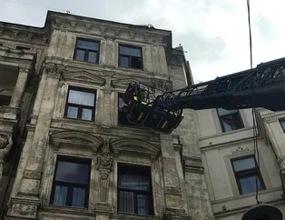 İstanbul Beyoğlu'nda tarihi otelde korkutan yangın!