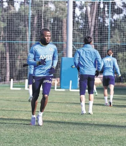 ferdi-kadioglu-45-yil-daha-fenerbahcede-olacak-1641249994506.jpeg Ferdi Kadıoğlu 4,5 yıl daha Fenerbahçe'de olacak!-2