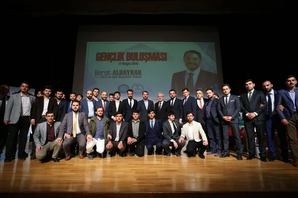 Enerji ve Tabii Kaynaklar Bakanı Berat Albayrak Bursa’da gençlerle bir araya geldi-5