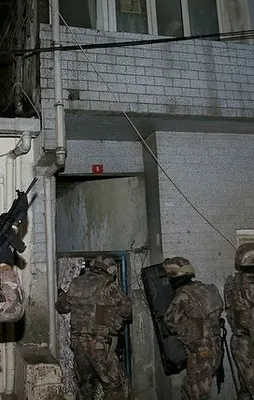 İstanbul'da özel harekattan şafak baskını