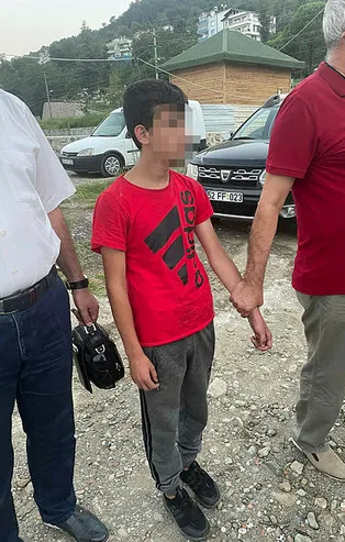 Akılalmaz olay! 13 yaşındaki 3 çocuk galericilerin korkulu rüyası oldu! Çaldıkları arabayla İstanbul'da gezdiler!