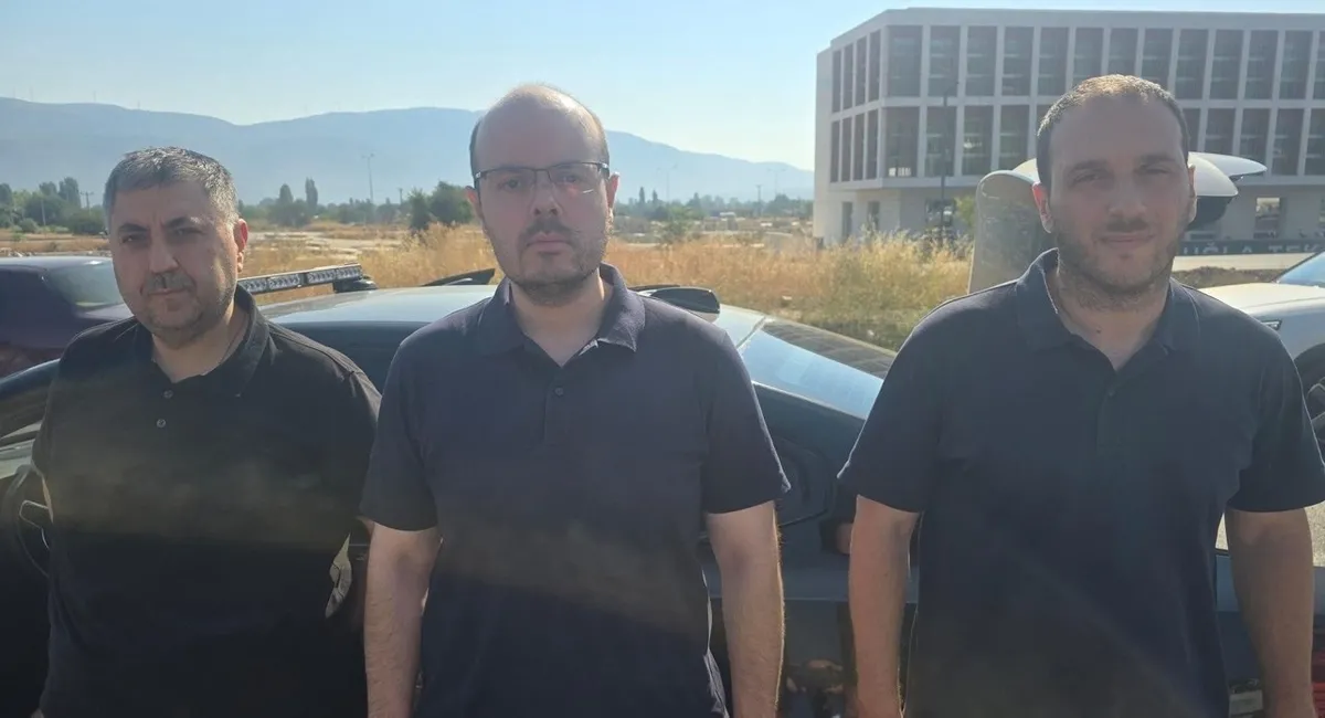 alihan-kurisin-kardesi-hilmi-tuna-kuris-ve-erhan-yilmaz-yakalandi-1787299232425.jpeg Alihan Kuriş'in kardeşi Hilmi Tuna Kuriş ve Erhan Yılmaz yakalandı! Firarda İdris Naim Şahin detayı-4