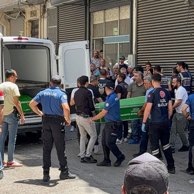 Gaziantep’te cezaevinden izinli çıkan şahıs, tartıştığı eşini bıçaklayarak öldürdü; ardından kendini astı