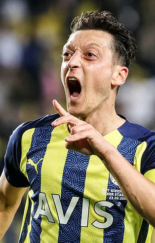 Ali Koç'un sözleri sonrası Mesut Özil'den imalı paylaşım! Fenerbahçe'de sular durulmuyor