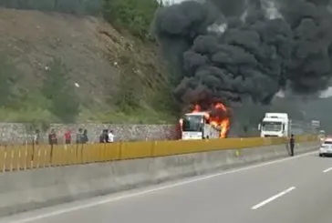 Adana’da seyir halindeki otobüste yangın çıktı