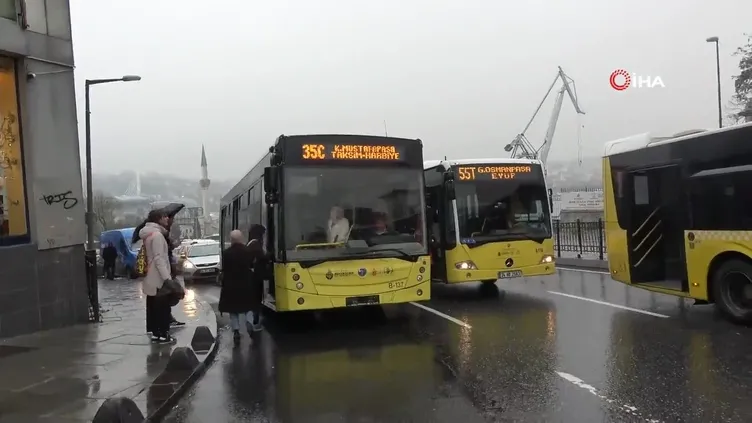 🚍 Arızalanan İETT otobüsü Unkapanı Köprüsü’nde trafiği felç etti