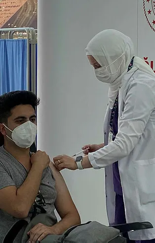 Ankara'da YHT Garı'na koronavirüs aşılama merkezi açıldı