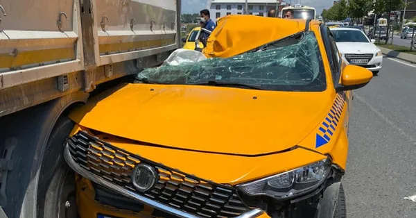 istanbul da feci kaza taksi park halindeki tir in altina girdi takvim istanbul da feci kaza taksi park halindeki tir in altina girdi takvim