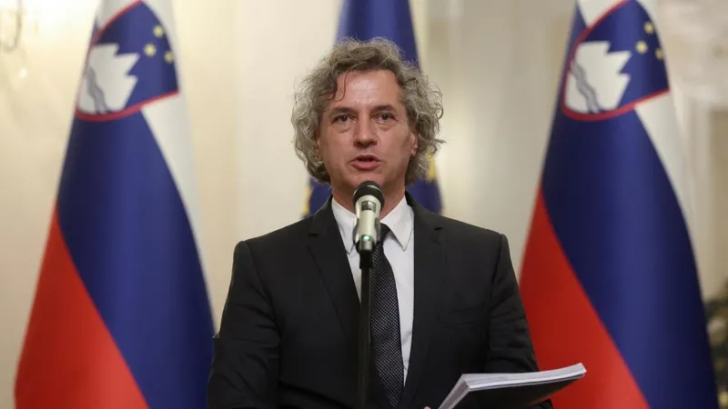 son-dakika-haberleri-slovenya-parlamentosu-filistin-devletinin-taninmasini-onayladi-1717532658771.jpeg Slovenya parlamentosu, Filistin devletinin tanınmasını onayladı: Filistin bayrağı göndere çekildi-5