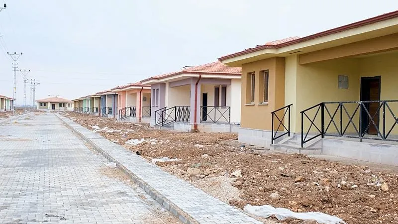 Türkiye'nin ilk kırsal uydu kenti deprem bölgesinde inşa edildi (AA)