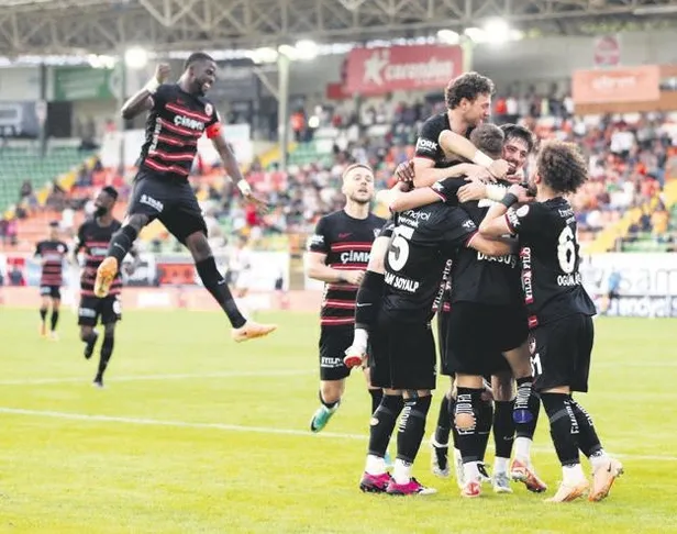 Geçen hafta Trabzonspor'a kaybeden Fenerbahçe, Adana Demir engelini aşmak istiyor-9