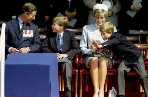 Prens Harry’nin itirafları dünyayı sarstı! 'Sünnet' sözleri olay oldu! 'Gerçek babası' Kral Charles değil mi?-12