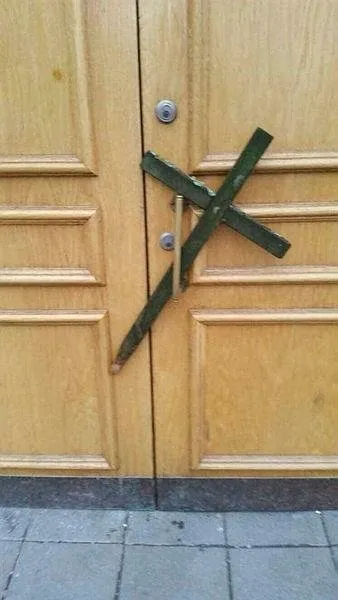 Isvec Te Camiye Irkci Saldiri Takvim