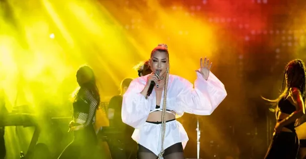 Hande Yener'e Cumhurbaşkanına hakaretten soruşturma!