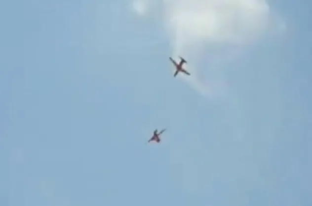 Hindistan'da iki jet havada çarpıştı