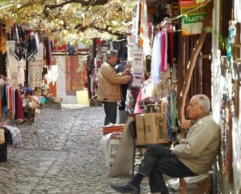 Esnaf ‘Artış yok indirim var’ dedi