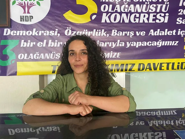 hdp-mus-il-es-baskani-belma-nergiz-bolucu-teror-orgutu-pkkya-uye-oldugu-icin-tutuklandi-1628945860510.jpg HDP Muş İl Eş Başkanı Belma Nergiz, bölücü terör örgütü PKK'ya üye olduğu için tutuklandı-2