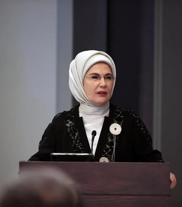 emine-erdogan-new-yorkta-tascin-geleneksel-iftarina-katildi-1680360521963.jpg