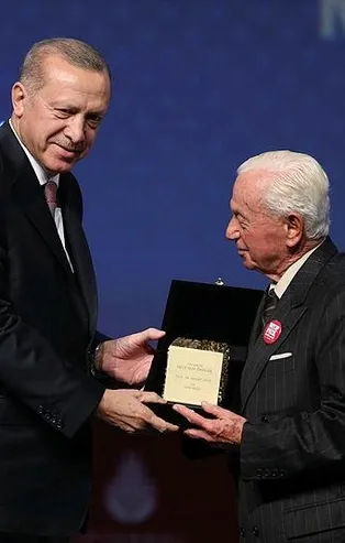 Necip Fazıl ödülleri sahiplerini buldu