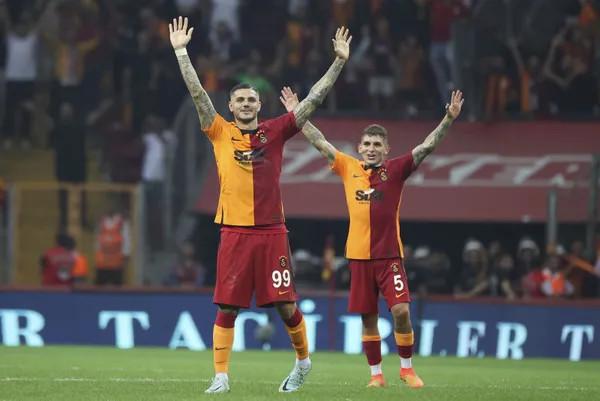 galatasarayli-taraftarlar-tepkili-mauro-icardi-ile-wanda-nara-biktirdi-1669797890743.jpg Galatasaraylı taraftarlar tepkili: Mauro Icardı ile Wanda Nara bıktırdı-5