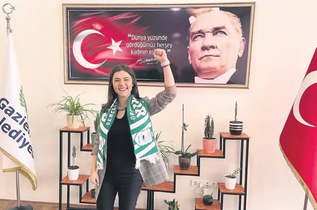 CHP’li Gaziemir Belediye Başkan Yardımcısı İzel Zenginobuz'dan sınav hırsızlığı itirafı: 2010'da soruları aldım full çektim