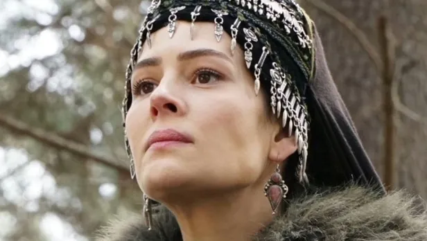 malhun-hatun-ne-zaman-kac-yasinda-oldu-malhun-hatun-tarihte-var-mi-kurulus-osmanin-malhun-hatunu-yildiz-cagri-atiksoy-kimdir-1635972160023.jpg
