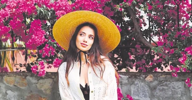 Rachel Araz 1200 dolarlık plastik çantasıyla hava attı