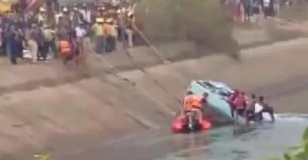 Hindistan'da yolcu otobüsü kanala düştü! 40 ölü