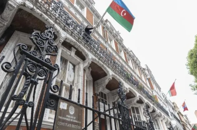Azerbaycan'ın Londra Büyükelçiliğine alçak saldırı!