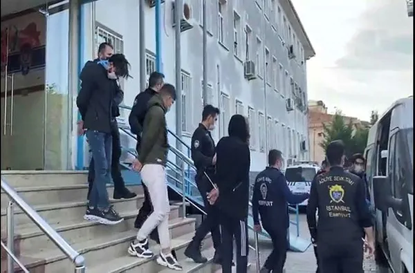 istanbul-esenyurtta-884-adet-sahte-suriye-altini-ele-gecirildi-1606817581331.jpg İstanbul Esenyurt'ta 884 adet sahte Suriye altını ele geçirildi-3