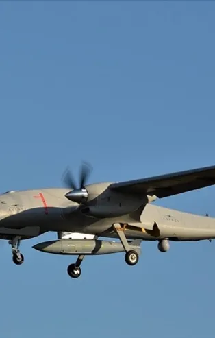 Son dakika: Türk kuşlarında bir başarı daha! AKINCI TİHA'nın hedefi Bayraktar TB-2 ile işaretlendi!