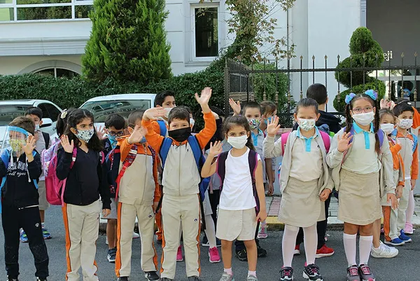 yuz-yuze-egitimde-kucuk-siniflardaki-cocuklari-bekleyen-tehlike-maske-degistirme-1603088408224.jpg Yüz yüze eğitimde küçük sınıflardaki çocukları bekleyen tehlike: Maske değiştirme-4